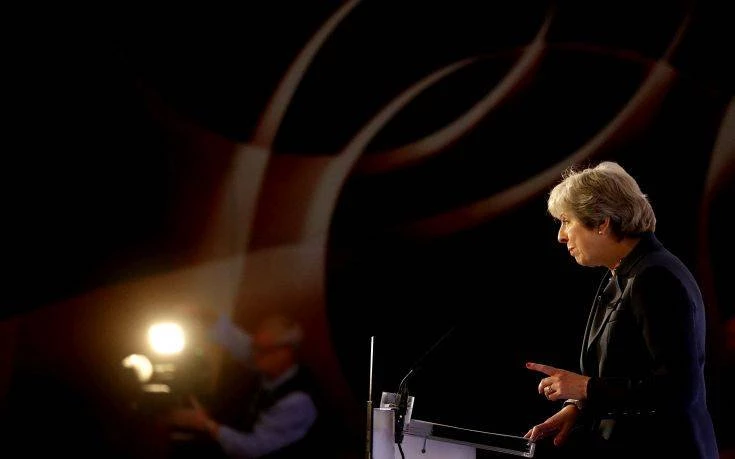 Προβλήματα για την Τερέζα Μέι: Υπουργοί της απειλούν με παραιτήσεις